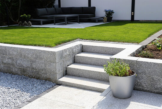 Stone patios last longer with Osmo Stein- und Terrakotta-Öl